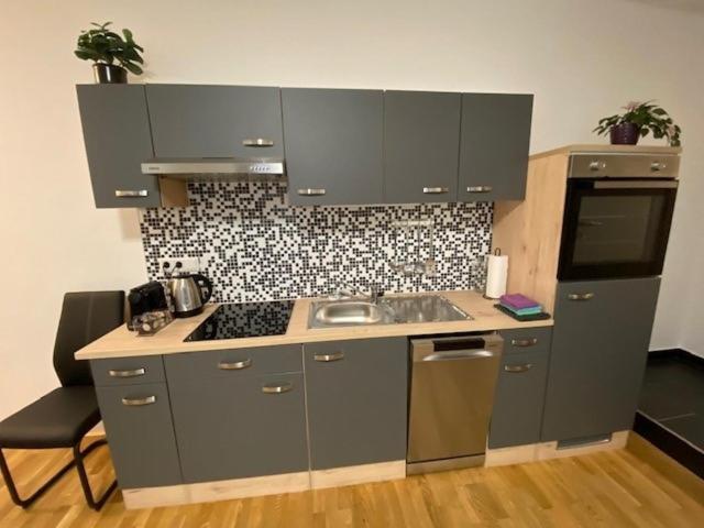 Paky Appartements 00322 Брук ан дер Лайта Екстериор снимка